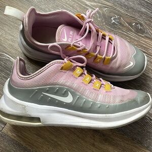 Nike girls Air Max Axis